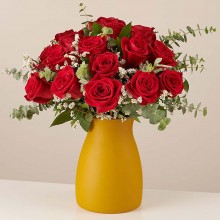 Classic Love: 12 Red Roses