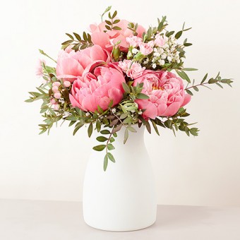 Corallo vivo: Peonie Corallo e Mini Garofani Rosa Corallo vivo: Peonie Corallo e Mini Garofani Rosa