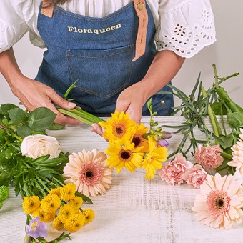 Florist Choice ‘Beginnings’:Çiçekçilerimiz tarafından tasarlanmış Premium buket
