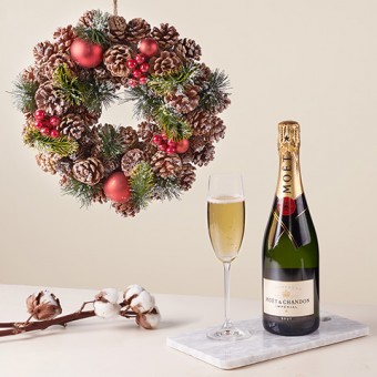 Very Merry: Christmas Wreath and Moët Champagne