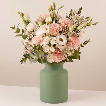 Pinky Touch: Lisianthus y Claveles