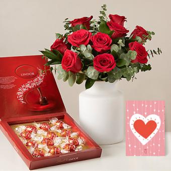 Беззаветная любовь: набор с букетом красных роз