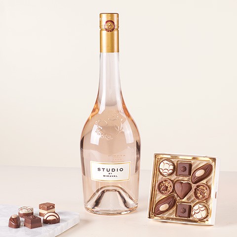 Product photo for Rose Delicacy: różowe wino i mini pralinki