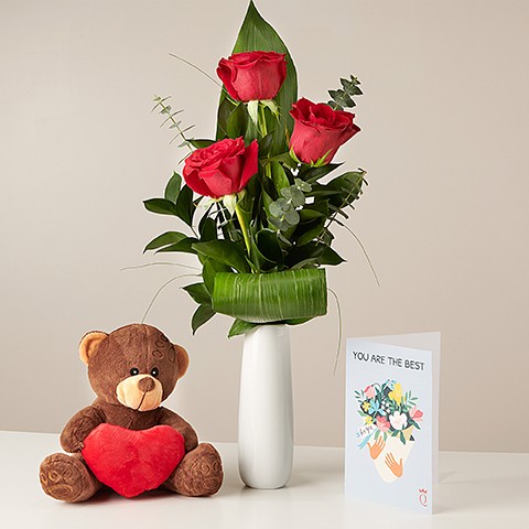 Product photo for First Kiss: Rosas, Tarjeta y Osito de Peluche

