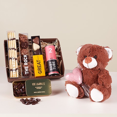 Product photo for Amorous Suavity: Pralinen und Teddybär