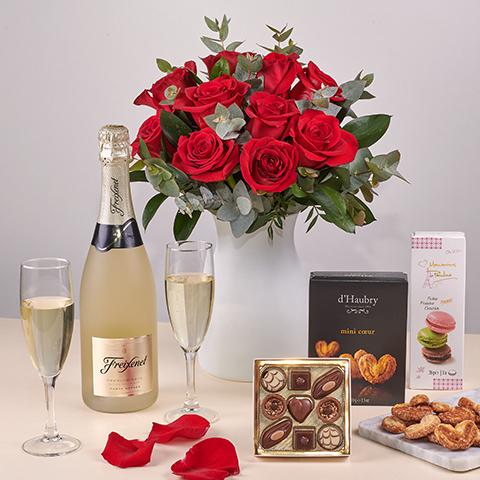 Product photo for Romantic Aperitif: Rosas Rojas, Cava y Dulces