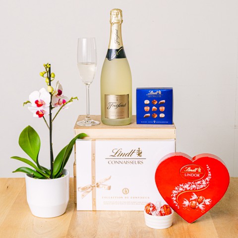 Image of Cestino di mini orchidee, cioccolatini Lindt e champagne rosé055