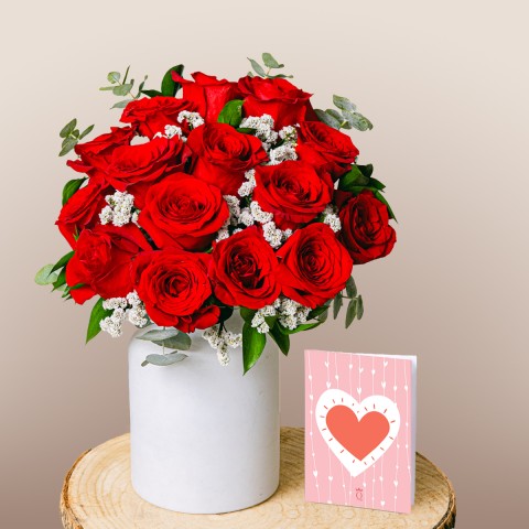 Image of Bouquet di 12 Rose Rosse Premium - Consegna Internazionale a Domicilio - FloraQueen055